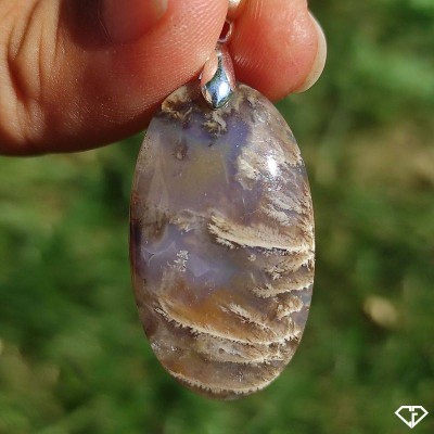 Agate feather pendant in Indonesia