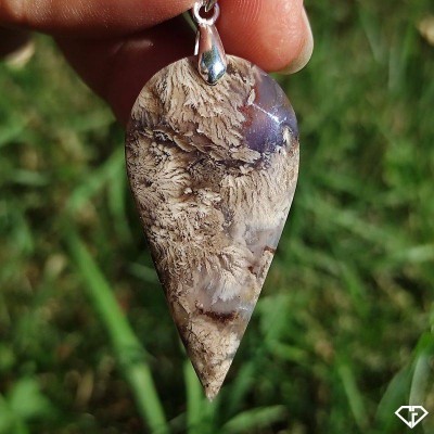 Agate feather pendant in Indonesia